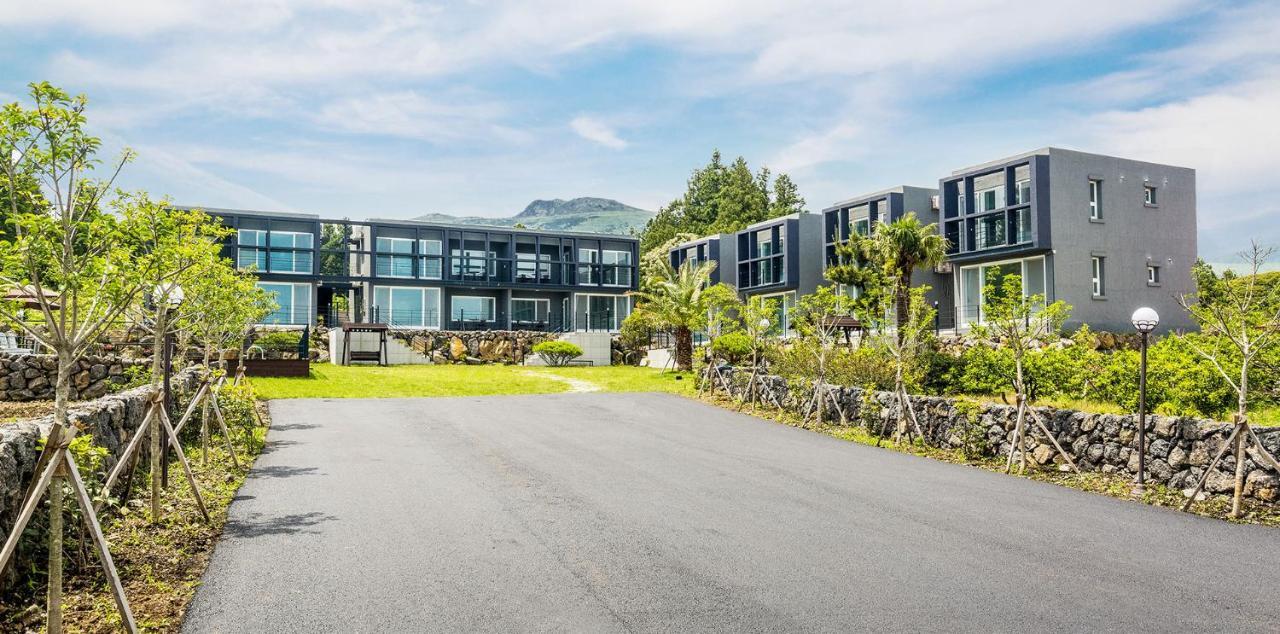 Donnaeko Pension ซอกวีโพ ภายนอก รูปภาพ