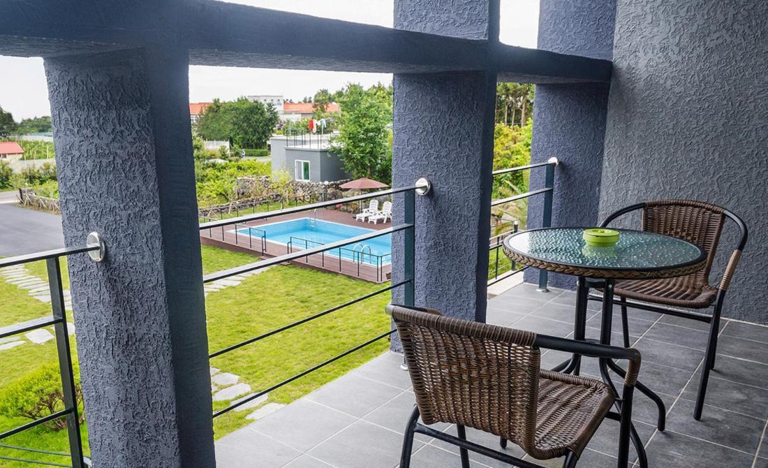 Donnaeko Pension ซอกวีโพ ภายนอก รูปภาพ
