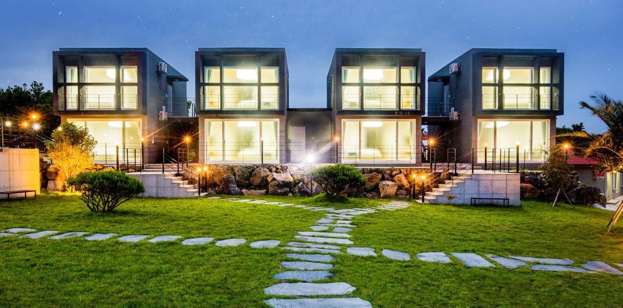 Donnaeko Pension ซอกวีโพ ภายนอก รูปภาพ