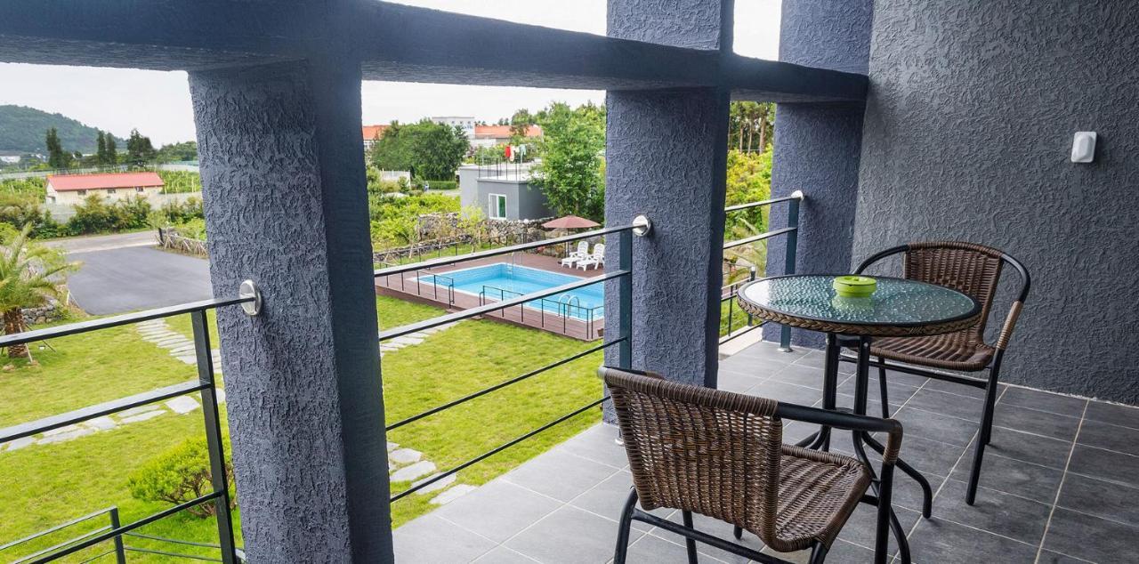Donnaeko Pension ซอกวีโพ ภายนอก รูปภาพ
