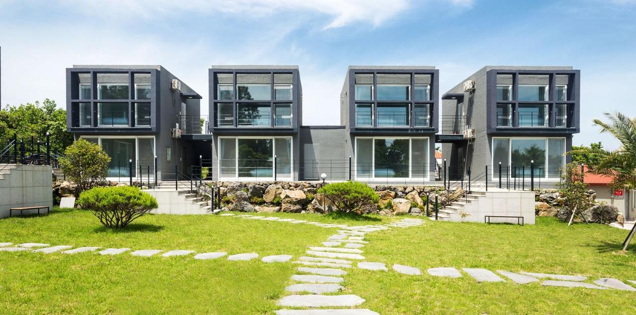 Donnaeko Pension ซอกวีโพ ภายนอก รูปภาพ