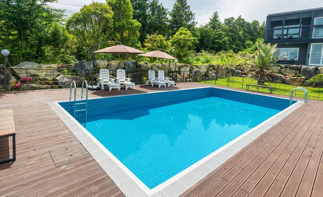 Donnaeko Pension ซอกวีโพ ภายนอก รูปภาพ