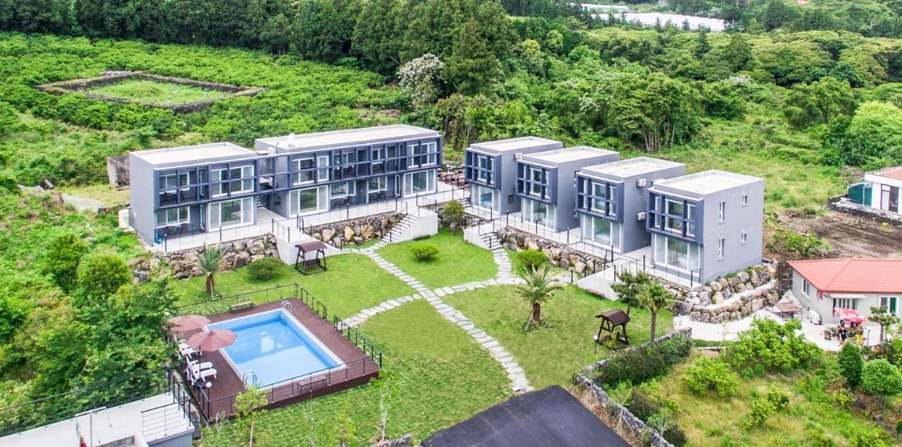 Donnaeko Pension ซอกวีโพ ภายนอก รูปภาพ